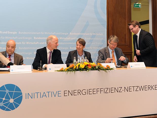 Die Unterzeichnung der Vereinbarung zur Initiierung von 500 Energieeffizienz-Netzwerken sei ein großer Schritt für mehr Klimaschutz in der deutschen Wirtschaft, so Barbara Hendricks