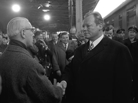 Bundeskanzler Willy Brandt und der Vorsitzende des Ministerrates der DDR Willi Stoph treffen sich in Erfurt zum ersten innerdeutschen Gipfel