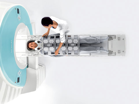 2004 erhält die Siemens AG den Innovationspreis der deutschen Wirtschaft für eine neuartige Technologie in der Magnet-Resonanz-Tomographie. Dadurch wird es erstmals möglich, einen menschlichen Körper im Ganzen darzustellen