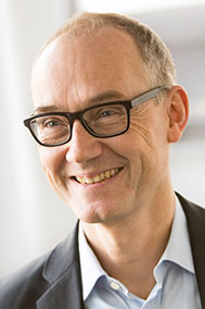 Dr. Olaf Joeressen