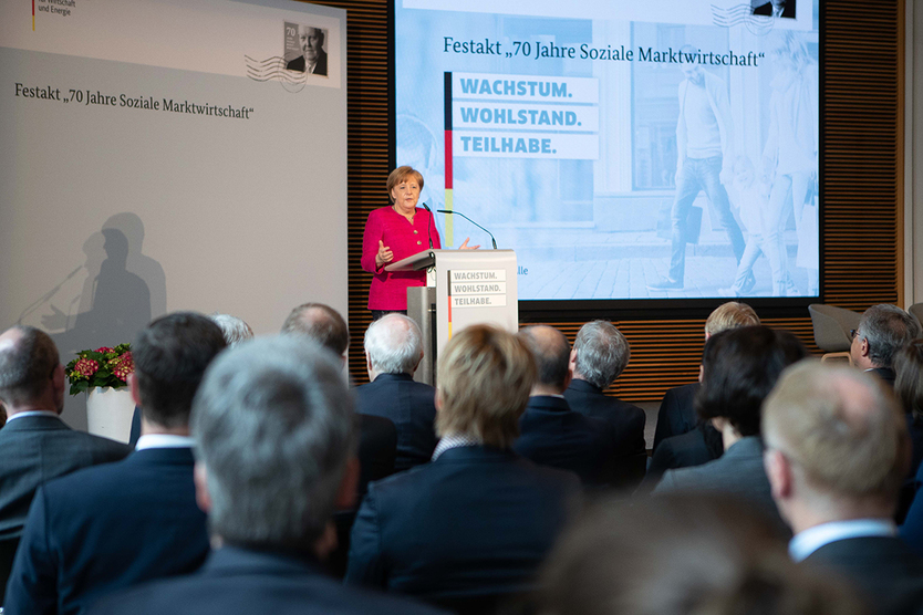 Auch Bundeskanzlerin Angela Merkel sprach zu den zahlreichen Gästen aus Politik, Wirtschaft und Gesellschaft.