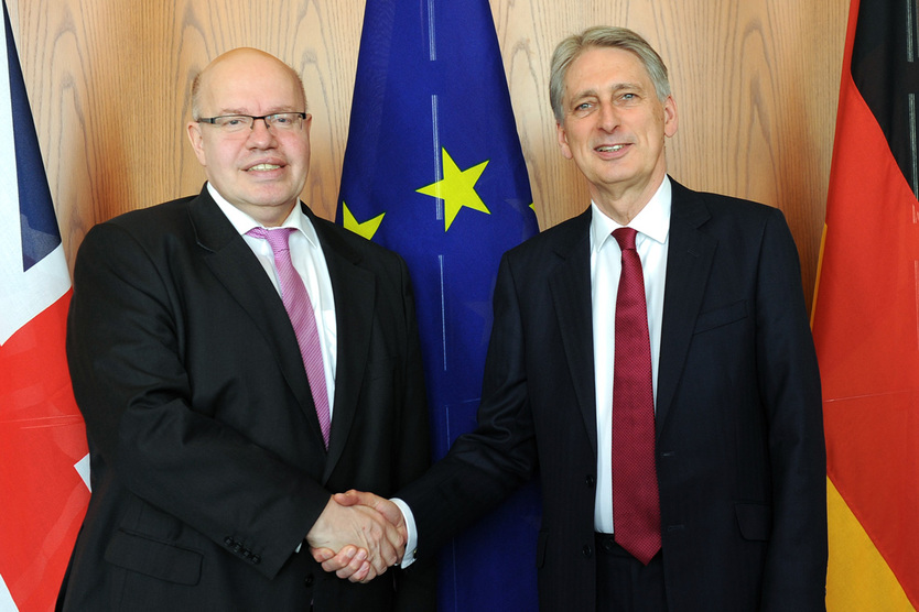 Bundesminister Peter Altmaiermit dem britischen Schatzkanzler Philip Hammond am 9. April 2018 im Bundesministerium für Wirtschaft und Energie.