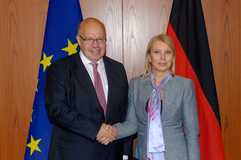 Bundeswirtschaftsminister Peter Altmaier und Elżbieta Bieńkowska, EU-Kommissarin für den Binnenmarkt, Industrie und Unternehmertum sowie kleine und mittlere Unternehmen.