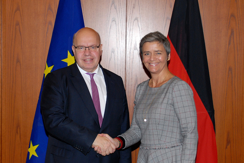 Bundesminister Peter Altmaier begrüßt am 19. November 2018 die EU-Kommissarin Margrethe Vestager im Bundesministerium für Wirtschaft und Energie. 
