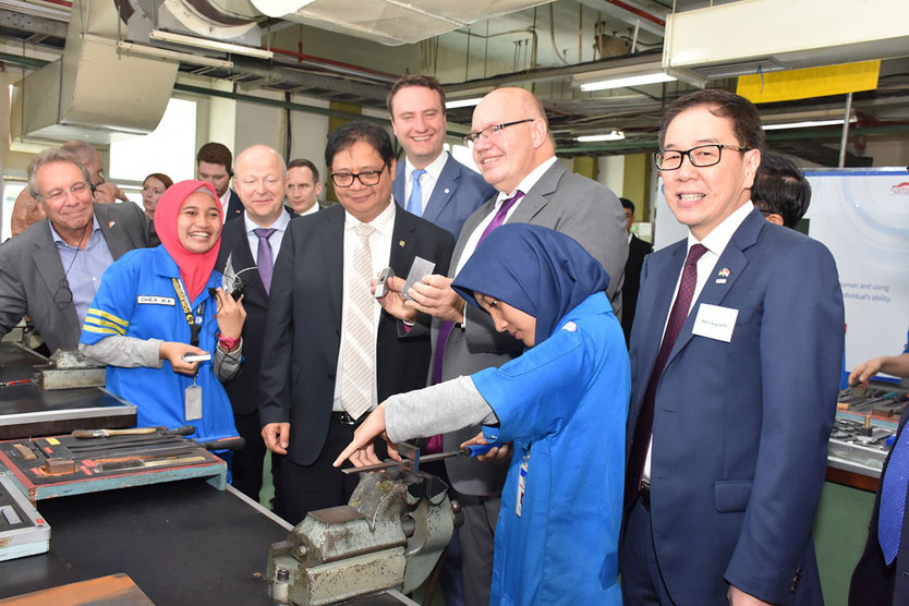 Bundeswirtschaftsminister Altmaier besucht am 1. November 2018 die Berufsschule des Unternehmens PT ASTRA International Tbk in Jakarta.