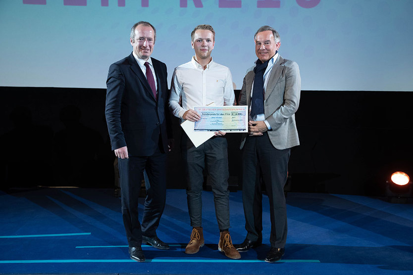 Mit dem 4.000 Euro dotierten 3. Preis in der „Kategorie IV – Nachwuchspreis“ wurde der von der Alfred Kärcher SE & Co. KG beauftragte Film „Spiros – rent a boat“ ausgezeichnet.