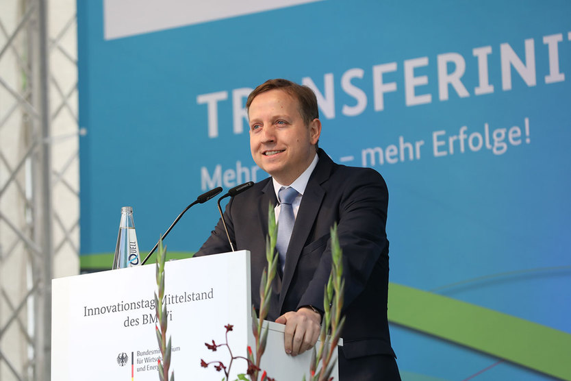 Michael Esterl, Generalsekretär im Bundesministerium für Digitalisierung und Wirtschaftsstandort aus dem Gastland Österreich, hieß die Unternehmerinnen und Unternehmer in einem Grußwort willkommen.  