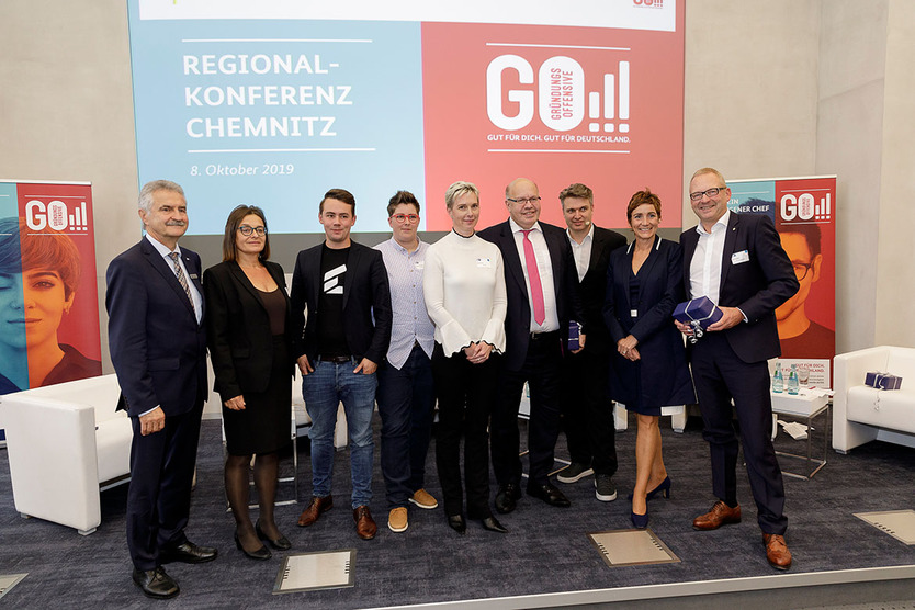 Gruppenbild mit Teilnehmerinnen und Teilnehmer der Regionalkonferenz der Gründungsoffensive "GO!" in Chemnitz