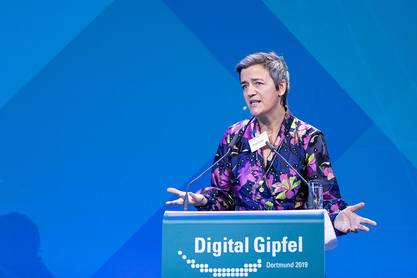 Die Europäische Kommission wurde von Margrethe Vestager, Kommissarin für Wettbewerb, auf dem Digital-Gipfel vertreten.