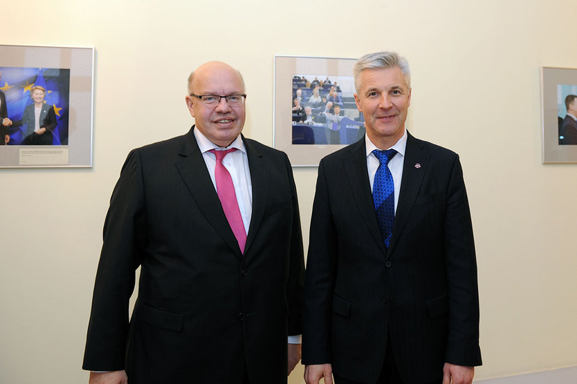 Anschließend kam Bundeswirtschaftsminister Altmaier mit Artis Pabriks zusammen. Pabriks ist seit 2019 Verteidigungsminister und Vize-Premierminister Lettlands.