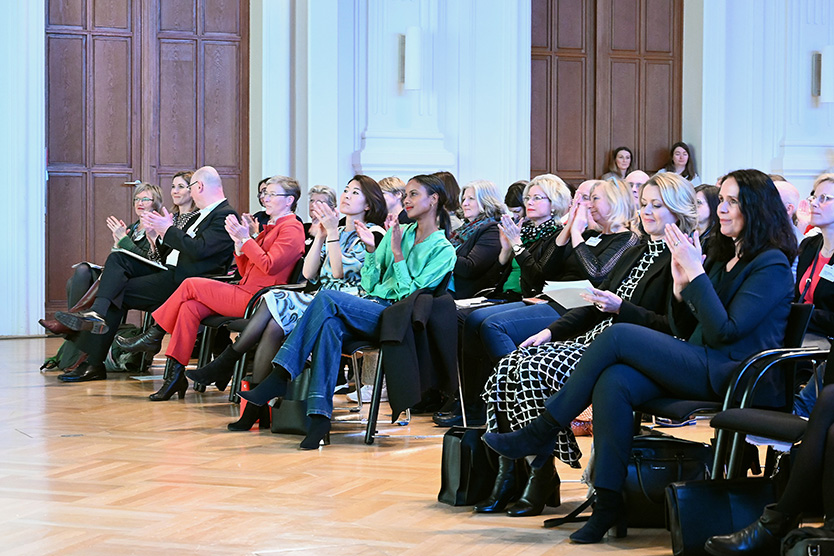 Die regelmäßige Diskussionsreihe "Starke Frauen, Starke Wirtschaft" bietet Unternehmerinnen und Unternehmern aus verschiedenen Wirtschaftsbranchen eine Plattform zum Vernetzen.