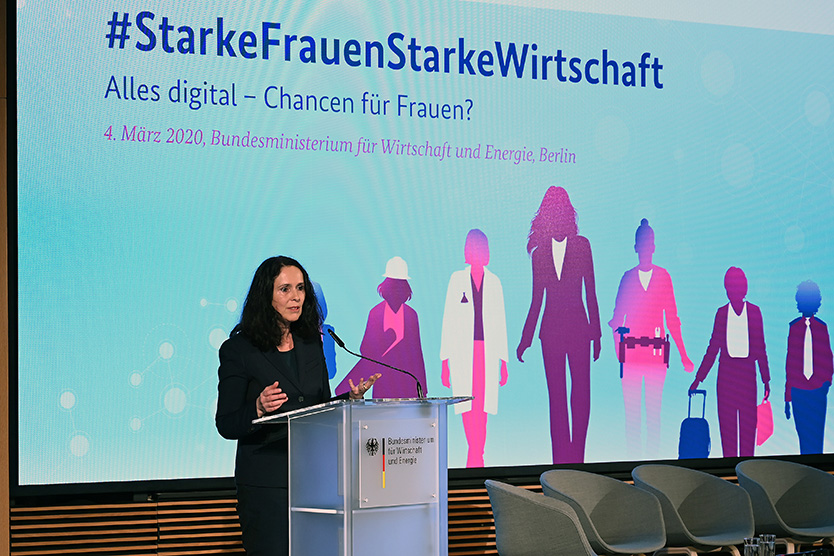  Auf Einladung der Parlamentarischen Staatssekretärin Elisabeth Winkelmeier-Becker diskutierten Expertinnen und Experten über das Thema „Alles digital – Chancen für Frauen?“.