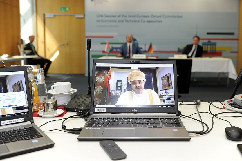 Der Außenminister des Sultantas Oman Sayyid Badr Al Busaidi als Teilnehmer bei der virtuellen 15. Deutsch-Omanischen Gemischten Wirtschaftskommission.