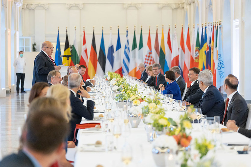 Gemeinsam mit seinen EU-Amtskolleginnen und -kollegen diskutiert Bundeswirtschaftsminister Altmaier auf dem informellen Treffen der Handelsministerinnen und -minister die vielfältigen neuen Herausforderungen, vor denen die Handelspolitik aktuell steht. 