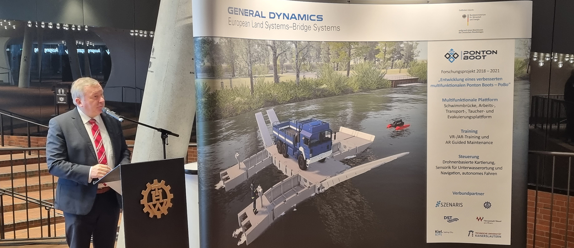  Neues Ponton-Boot-System für den Katastropheneinsatz vor dem Einsatz – gefördert durch das Bundeswirtschaftsministerium 