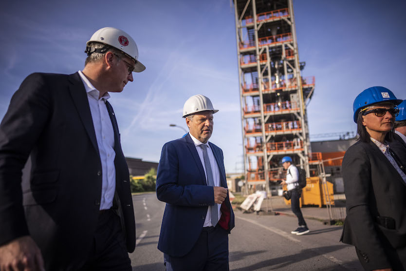 EU-Energiekommissarin Simson und Bundesminister Habeck besichtigen ein grünes Wasserstoffprojekt in Salzgitter