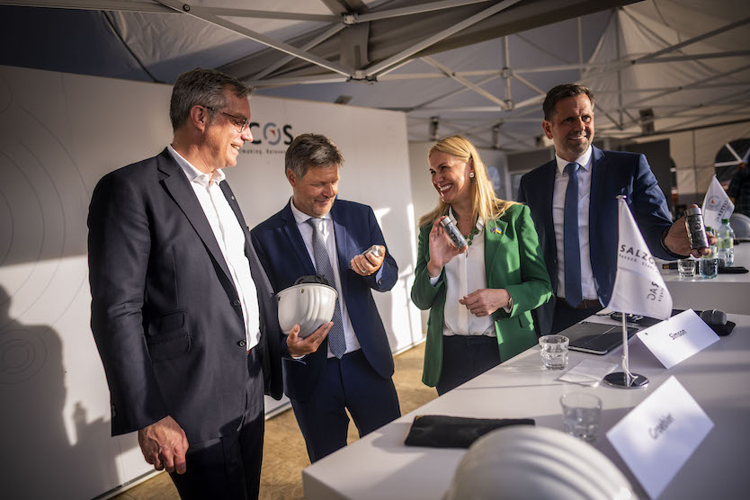 EU-Energiekommissarin Simson und Bundesminister Habeck besichtigen ein grünes Wasserstoffprojekt in Salzgitter