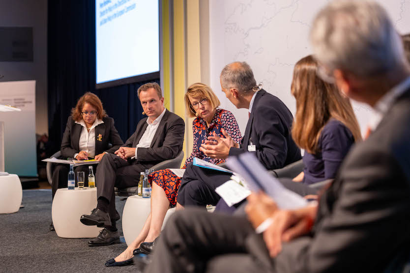 Panel bei der Jahrestagung „Regionale Transformation Gestalten“ | © Bundesfoto/Lammel