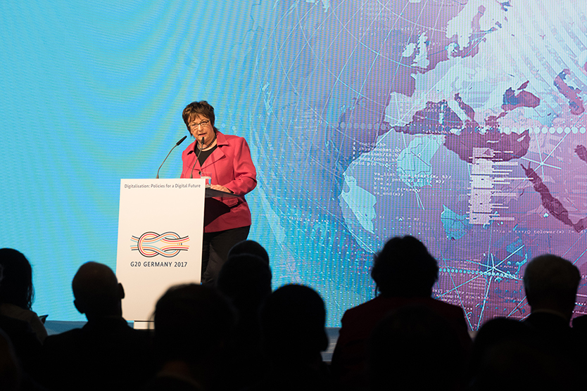 Bundeswirtschaftsministerin Zypries auf der G20-Multi-Stakeholder Konferenz.
