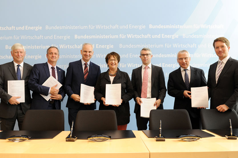 Vertrag zwischen Bundesrepublik Deutschland und Energieversorgungsunternehmen über Finanzierung des Kernenergieausstiegs unterzeichnet