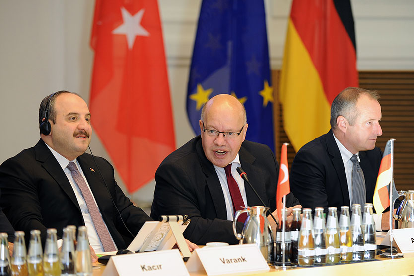 Bundeswirtschaftsminister Peter Altmaier und der Minister für Industrie und Technologie der Republik Türkei, Mustafa Varank, auf der Deutsch-Türkischen Konferenz