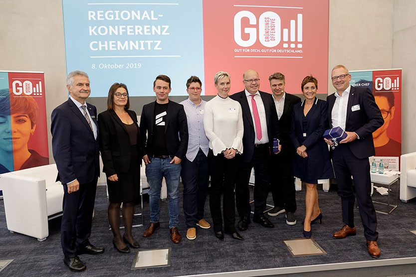 Bundesminister Peter Altmaier (4.v.r.) mit Teilnehmerinnen und Teilnehmern der dritten Regionalkonferenz der Gründungsoffensive in Chemnitz