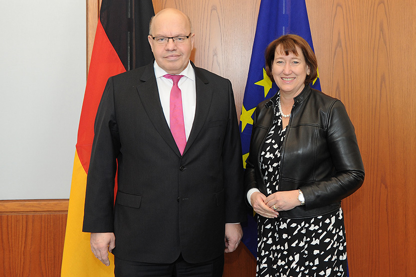 Bundeswirtschaftsminister Altmaier und die neue Präsidentin des Verbandes der Automobilindustrie, Hildegard Müller