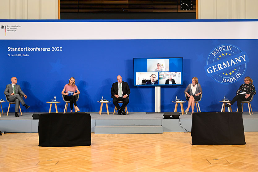 Bundeswirtschaftsminister Peter Altmaier (mitte) bei der Standortkonferenz 2020.
