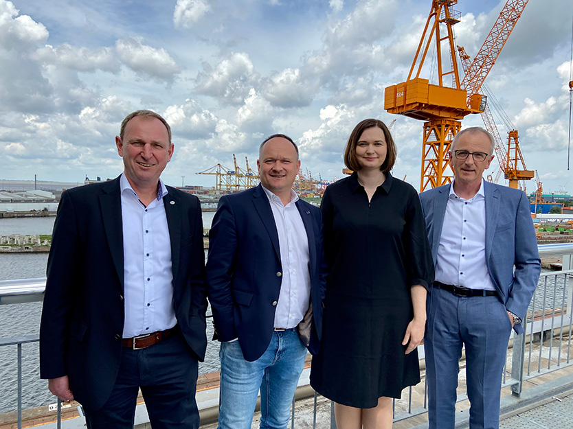 Koordinatorin der Bunderegierung für Maritime Wirtschaft und Tourismus Müller besucht Lloyd Werft in Bremerhaven