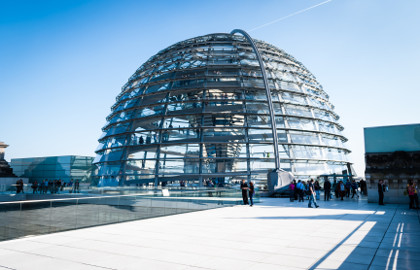 Reichstagsgebäude in Berlin bebildert Parlamentarische Anfragen an das Bundesministerium für Wirtschaft und Energie ; Quelle: istockphoto.com/FilippoBacci