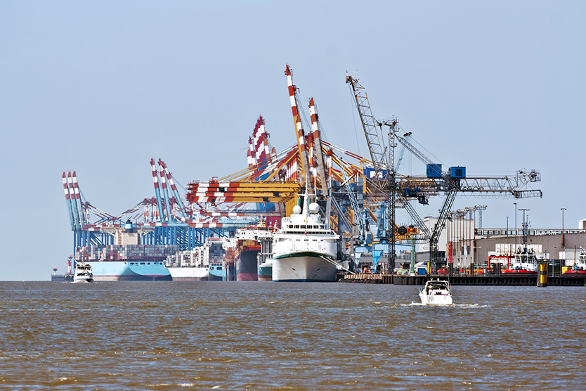 Bremerhavener Containerhafen zu Maritime Technologien; Quelle: Fotolia.com/Gabriele Rohde