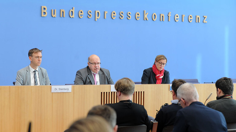 Bundesminister Peter Altmaier stellt den Jahreswirtschaftsbericht vor