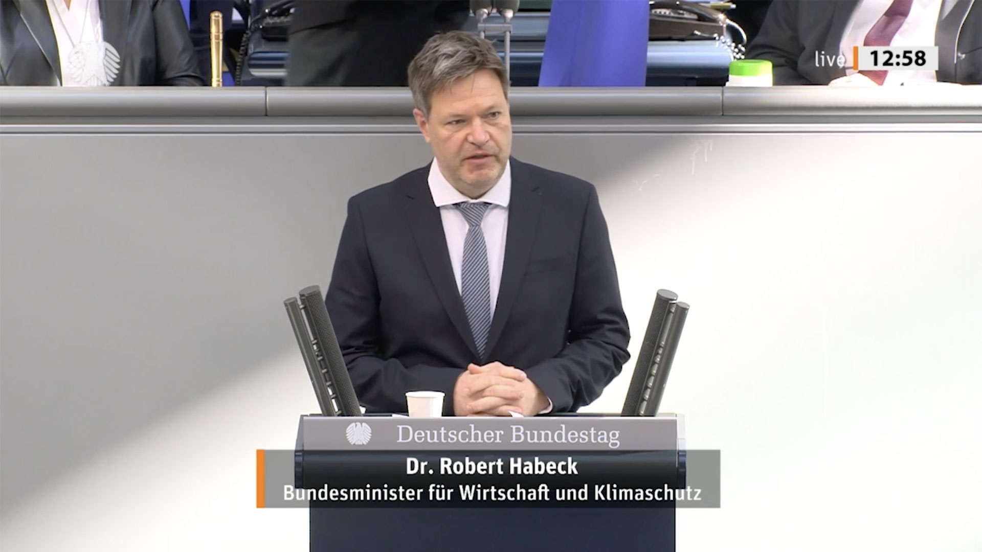 Rede von Bundesminister Robert Habeck bei der Sondersitzung des Bundestags zum Krieg in der Ukraine