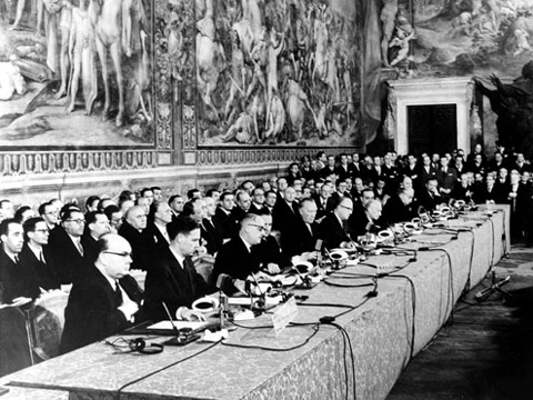 On 25 May 1957, the Treaty establishing the European Economic Community (EEC) is signed in Rome.; Quelle: Bundesbildstelle
