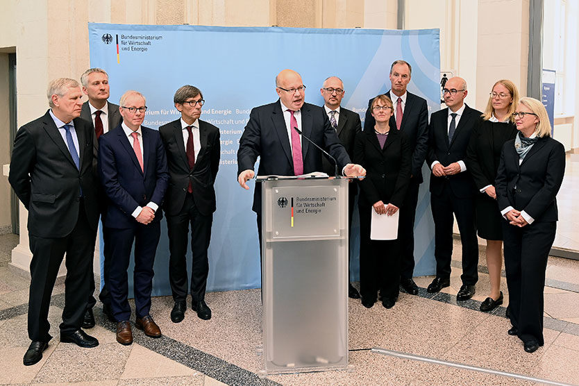 Commission of Experts on Competition Law 4.0 presents final report to Minister Altmaier.