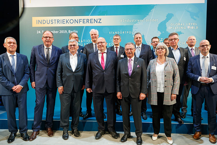 Federal Minister for Economic Affairs, Peter Altmaier (centre), President of the Federation of German Industries, Prof. Dieter Kempf (front, 2nd r.), Jörg Hofmann, First Chairman of the German Metalworkers' Union