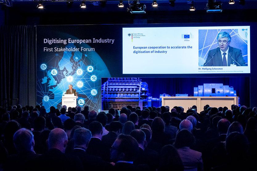 Dr. Wolfgang Scheremet au forum européen des parties prenantes, intitulé « Digitising European Industry » (Numériser l'Industrie Européenne); Source: Reitz/BMWi