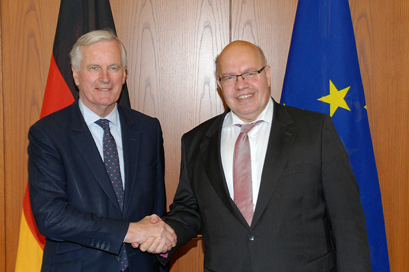 Peter Altmaier, ministre fédéral de l'Économie et de l'Énergie, et Michel Barnier, négociateur en chef chargé de la conduite des négociations avec le Royaume-Uni sur la sortie de l'UE