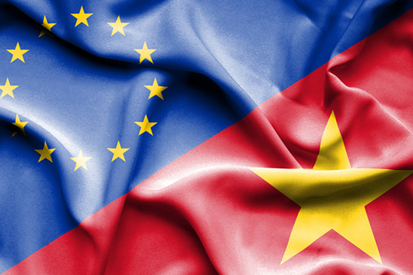 Drapeaux de l'UE et du Vietnam à l'occasion de l'accord de libre-échange