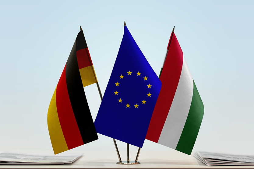 Drapeaux de l'Allemagne, de la Hongrie et de l'UE
